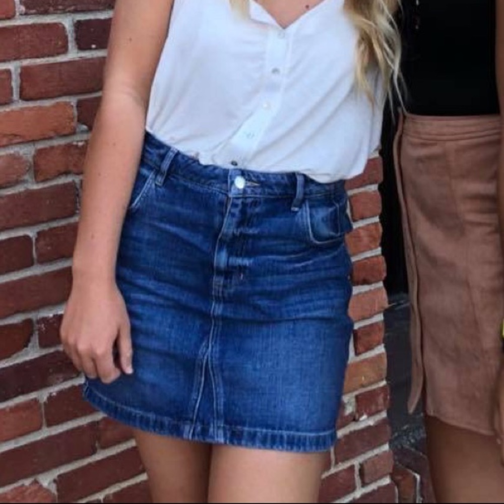 Dark wash GUESS denim skirt